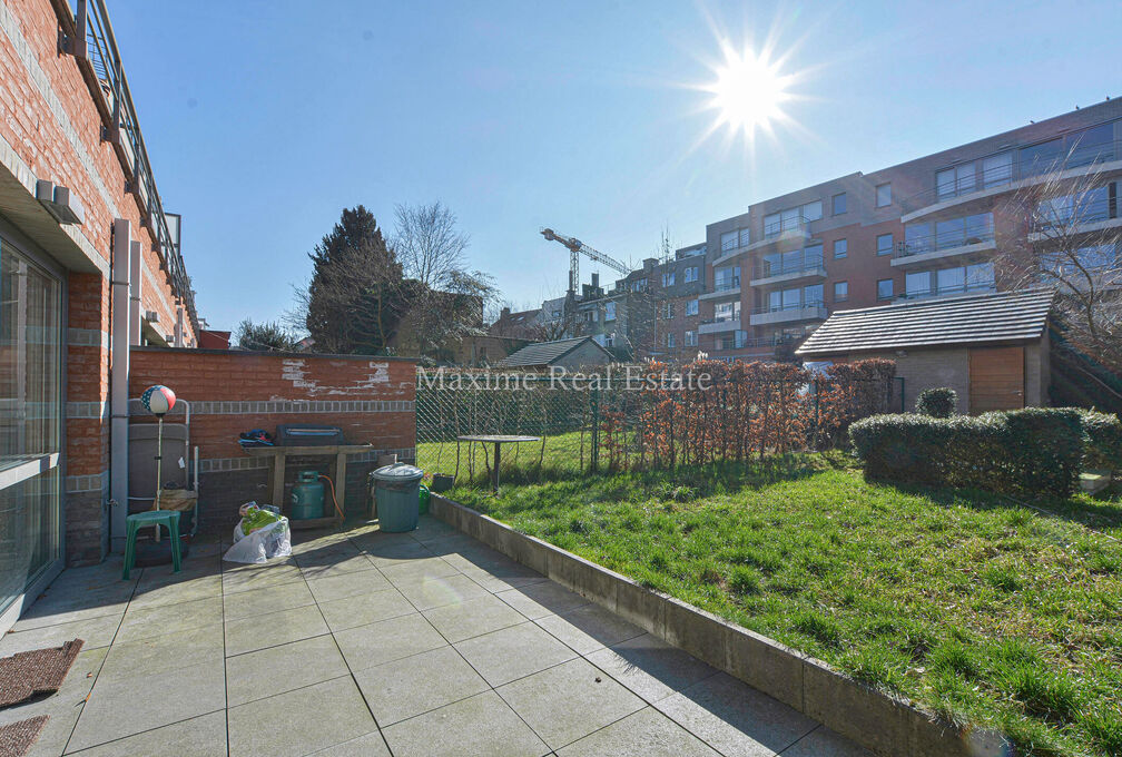 Gelijkvloerse verd. + tuin te huur in Ixelles