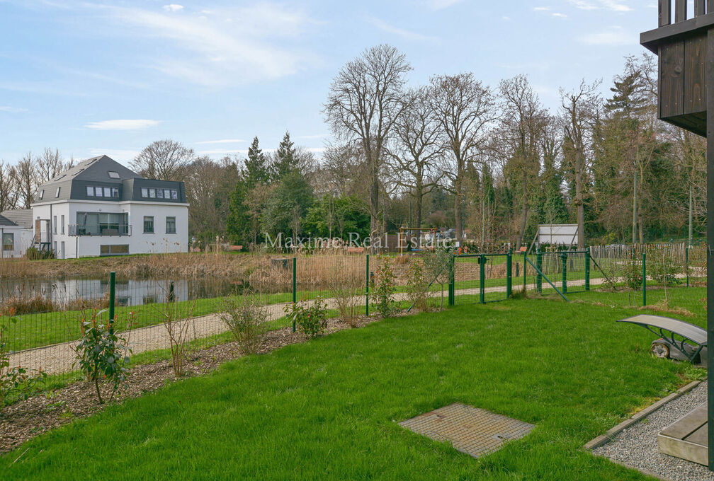 Gelijkvloerse verdieping te koop in Ukkel