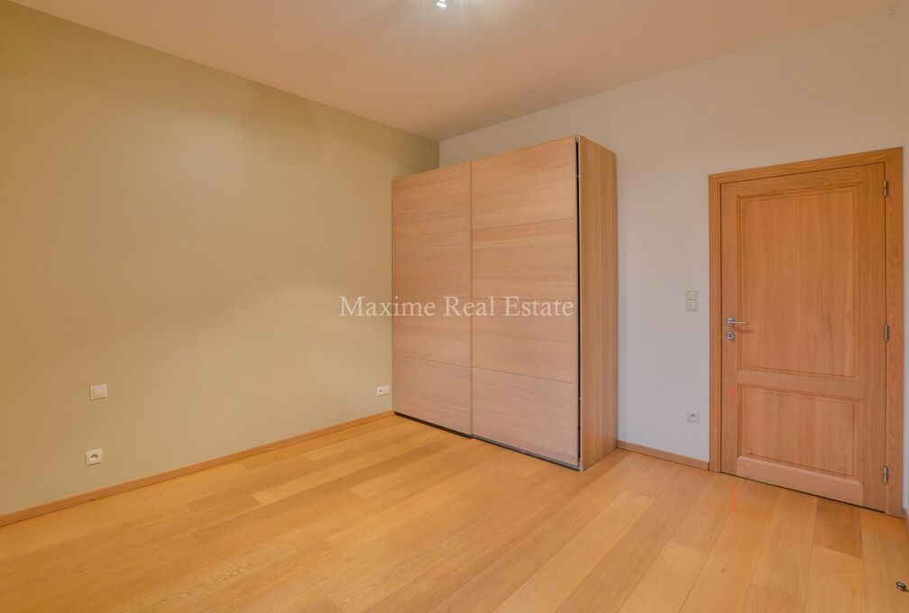 Ground floor for rent in Kraainem