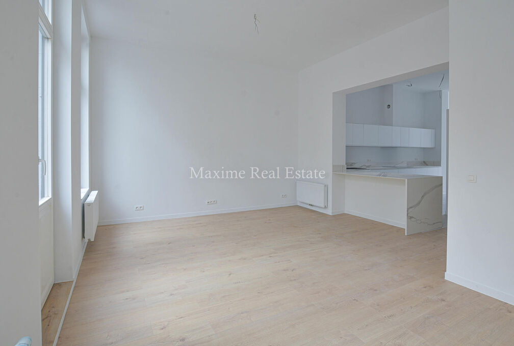 Triplex for rent in Sint-Gillis